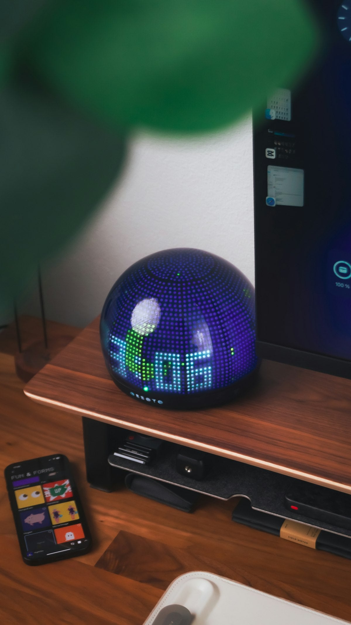 Smarter Wecker zeigt die Zeit